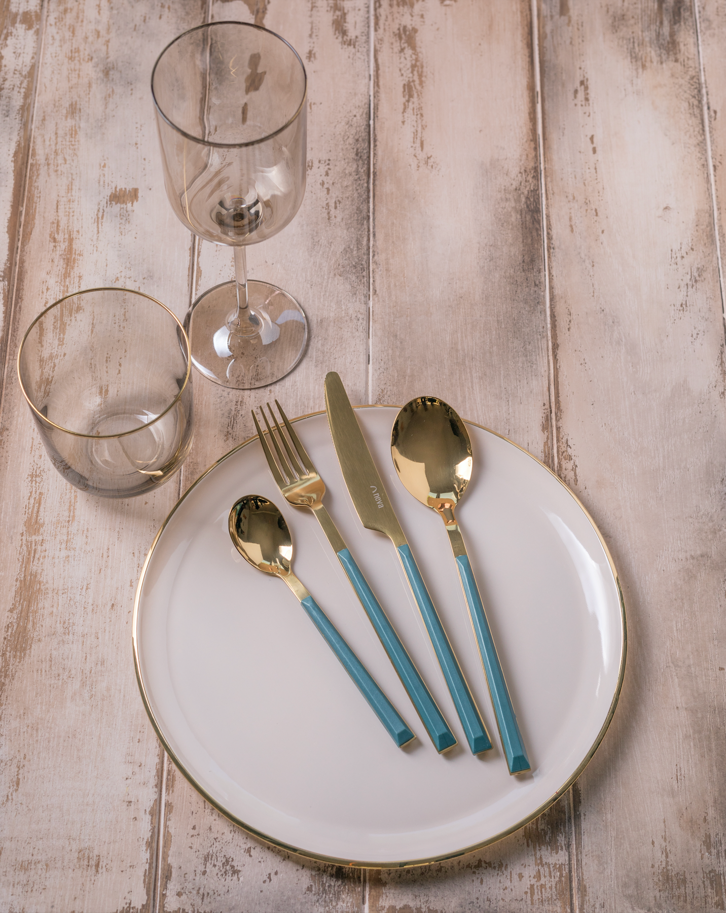 Gold Cutlery set in teal (24 pcs)